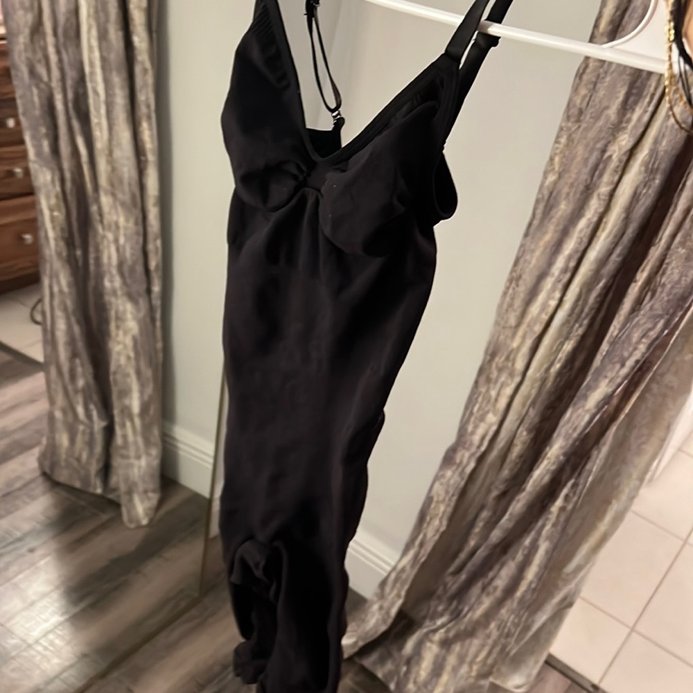 Skims Sculpting Bodysuit Mid Thigh In Onyx S/M NWOT
